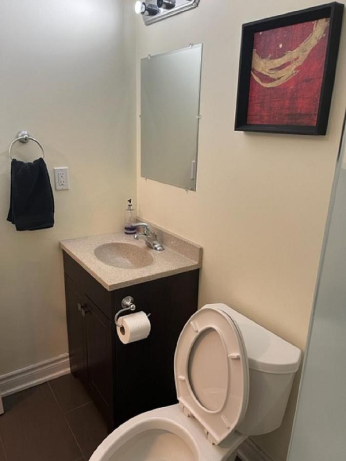 Cozy & Spacious Suite With Private Bathroom Near Toronto Airport ! Mississauga Dış mekan fotoğraf